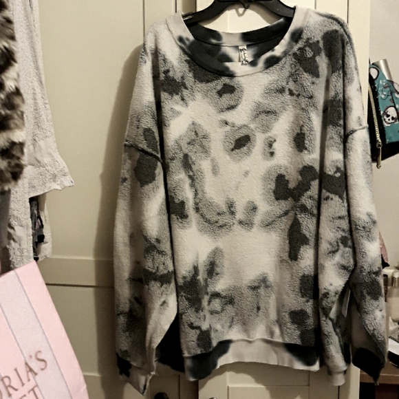 Free People Kelly Tie Dye Sweatshirt & Short Set - Picture 5 of 12